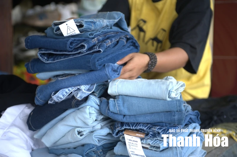 Hoa “đồng nát”