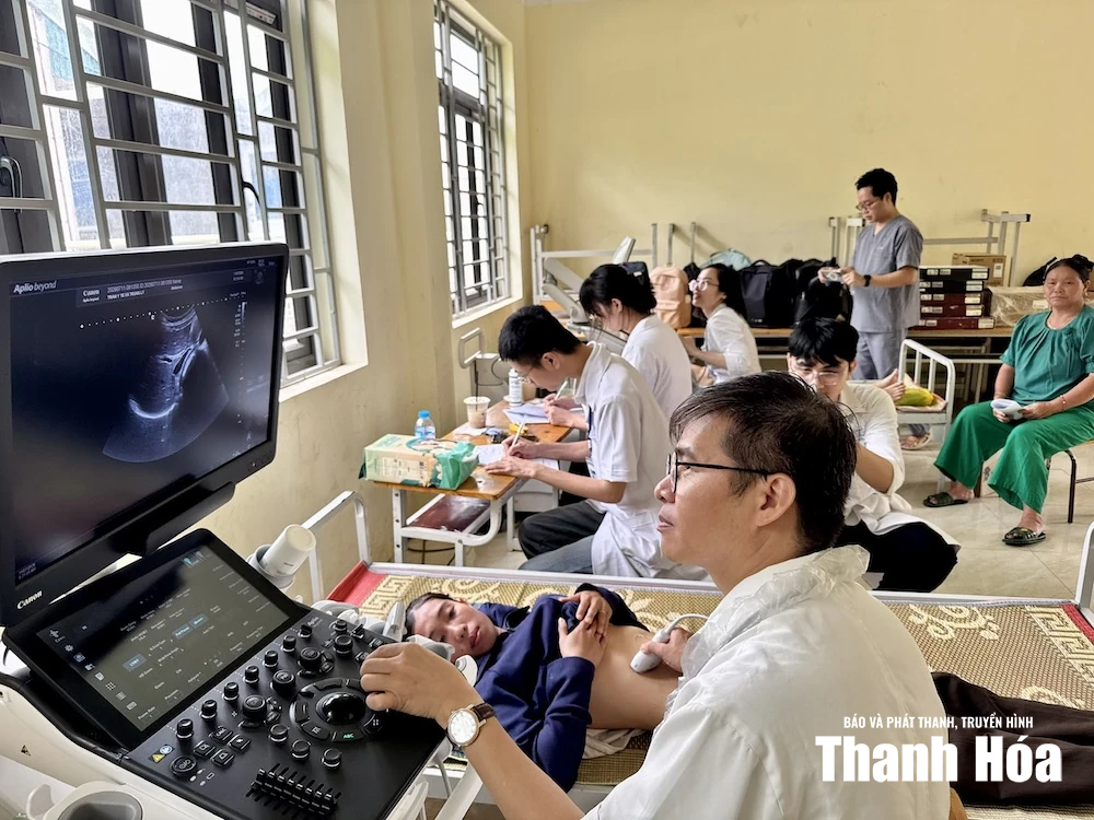 “Ấm tình quê hương” – Mang dịch vụ y tế chất lượng đến với đồng bào vùng cao