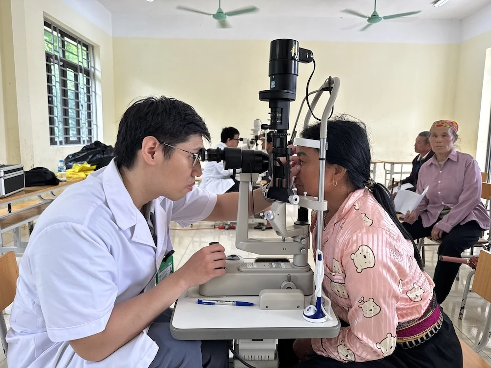 “Ấm tình quê hương” – Mang dịch vụ y tế chất lượng đến với đồng bào vùng cao