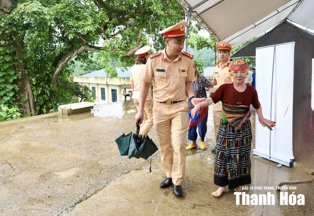 “Ấm tình quê hương” – Mang dịch vụ y tế chất lượng đến với đồng bào vùng cao
