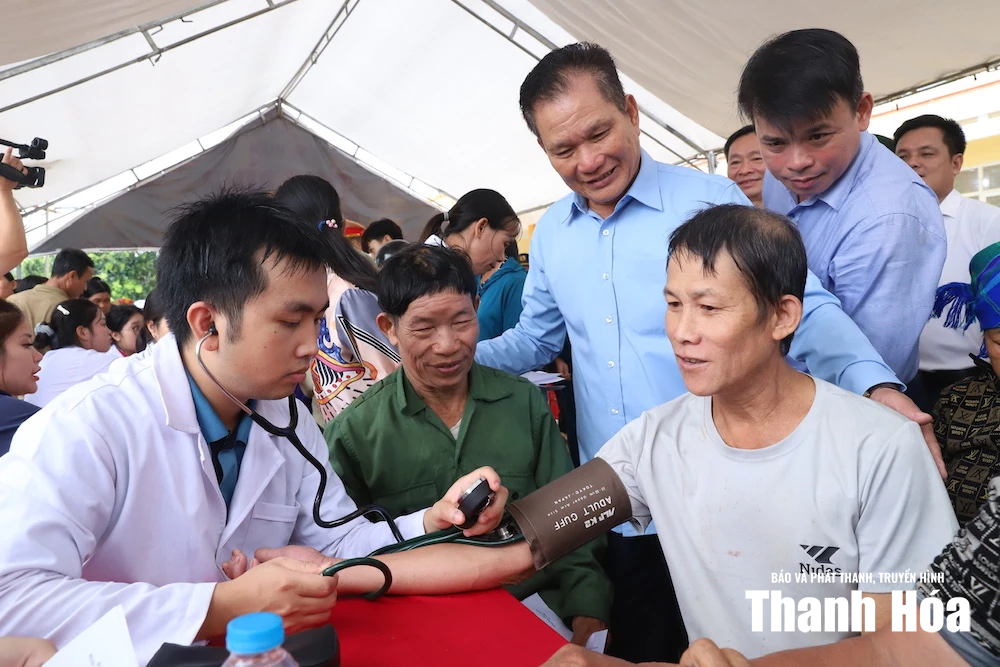 “Ấm tình quê hương” – Mang dịch vụ y tế chất lượng đến với đồng bào vùng cao