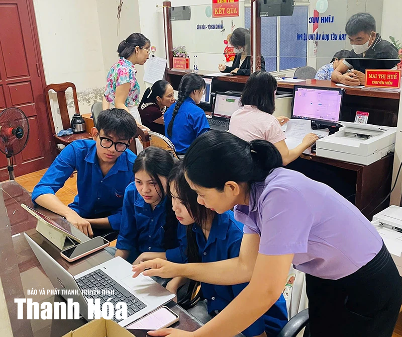 Tuổi trẻ xã Nga Sơn xung kích trong chiến dịch Hè tình nguyện chuyển đổi số