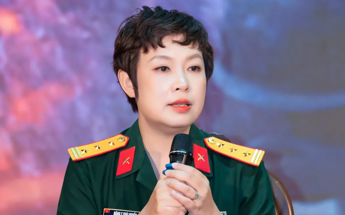 Đạo diễn Mưa đỏ Đặng Thái Huyền có niềm vui nhân đôi