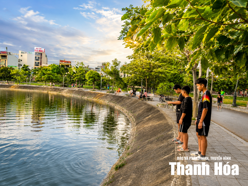 Theo chân những “cần thủ” nhí