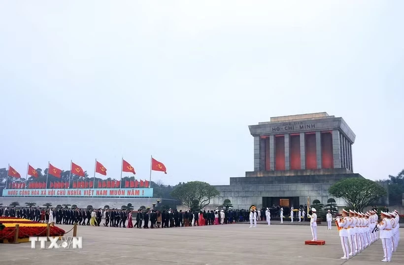 Hơn 1 triệu lượt người đến viếng Lăng Bác trong 6 tháng đầu năm 2026