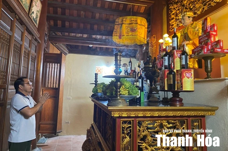 Chốn thiêng bên ngã ba sông