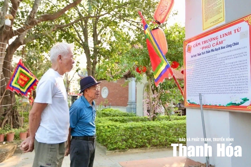 Chốn thiêng bên ngã ba sông