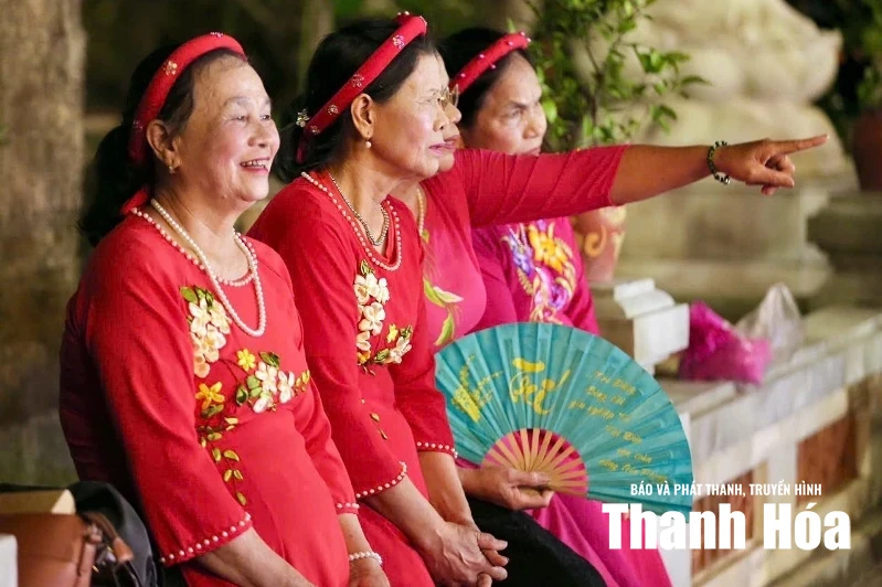 Chốn thiêng bên ngã ba sông
