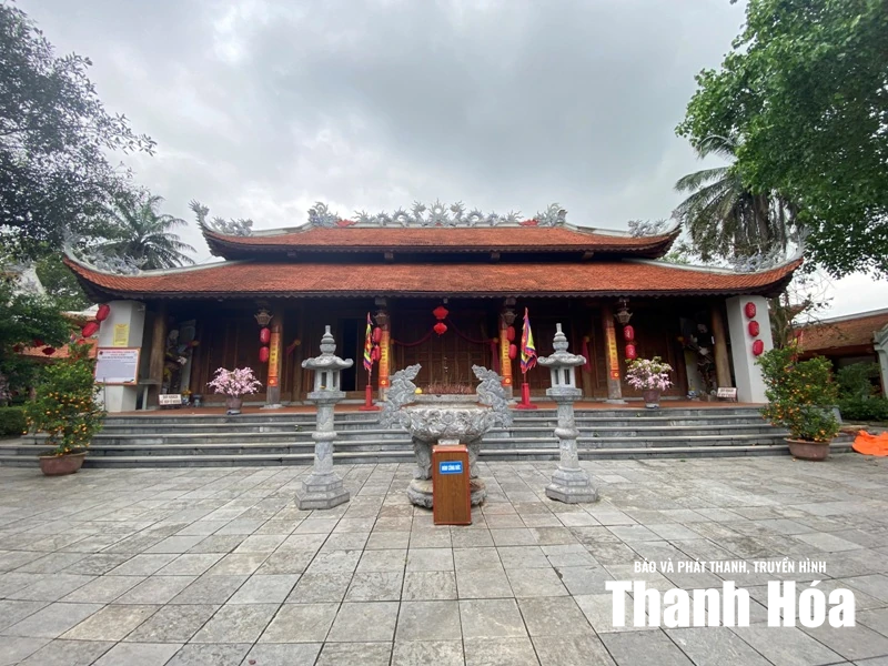 Chốn thiêng bên ngã ba sông