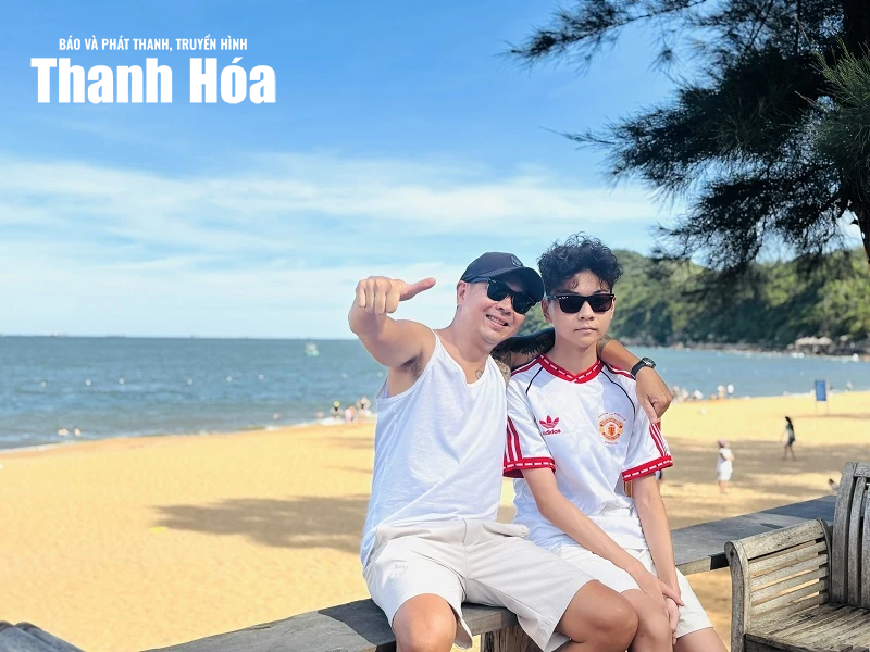 Theo chân nắng hè khám phá Bãi Đông