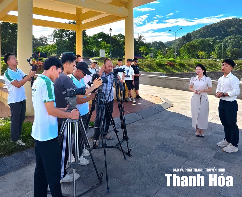 Giữ “hồn” quê hương trong dòng chảy “số”