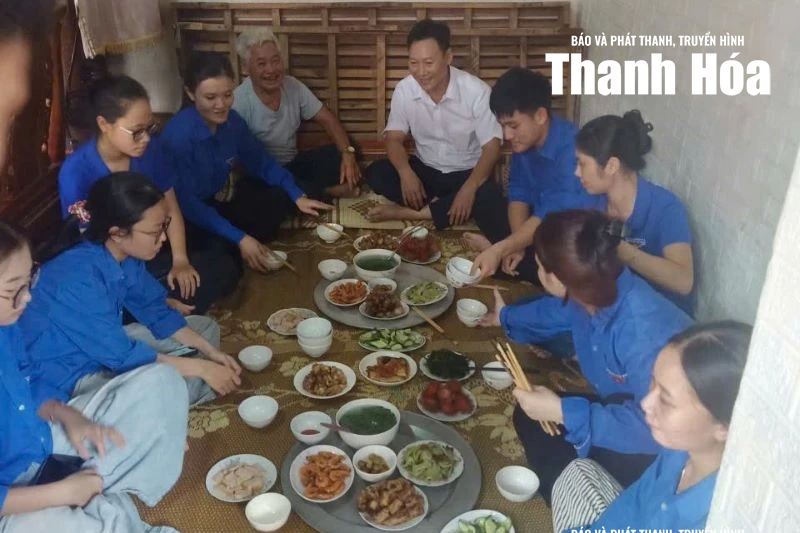 Bữa cơm tri ân - Ấm áp nghĩa tình