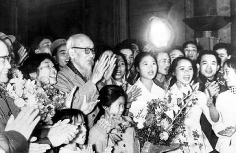 Ngày này năm xưa (21/7): Lời căn dặn của Chủ tịch Hồ Chí Minh về phụng sự Tổ quốc, phục vụ Nhân dân