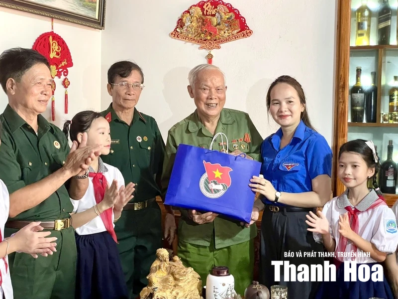 Tuổi trẻ xã Cẩm Thủy với công tác “Đền ơn đáp nghĩa”