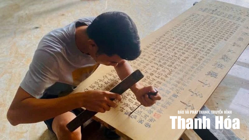Lấp lánh bụi vàng bay...