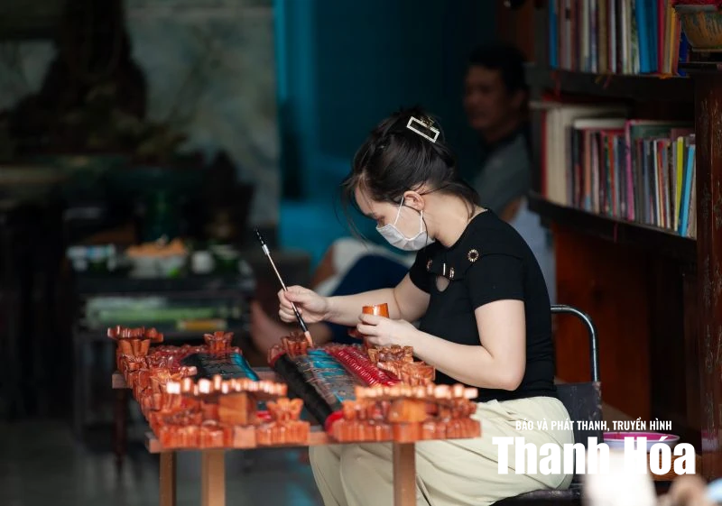 Lấp lánh bụi vàng bay...
