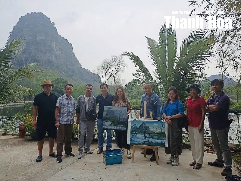 Quê hương qua nét cọ, gam màu
