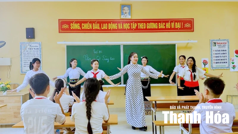 Cô én nhỏ của học sinh vùng cao