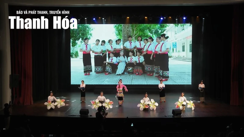 Cô én nhỏ của học sinh vùng cao