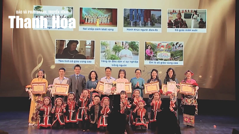 Cô én nhỏ của học sinh vùng cao