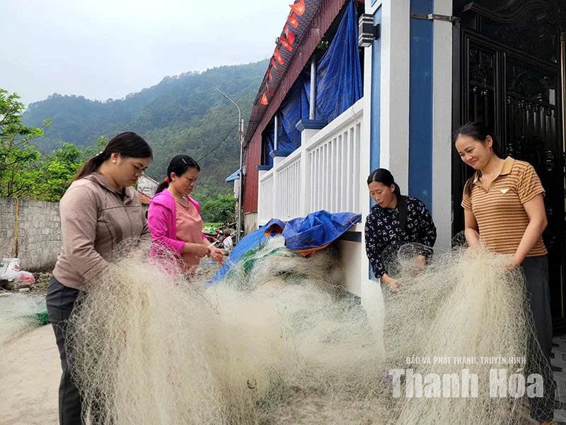 Giữ nghề đan, vá lưới giữa nhịp sống hiện đại