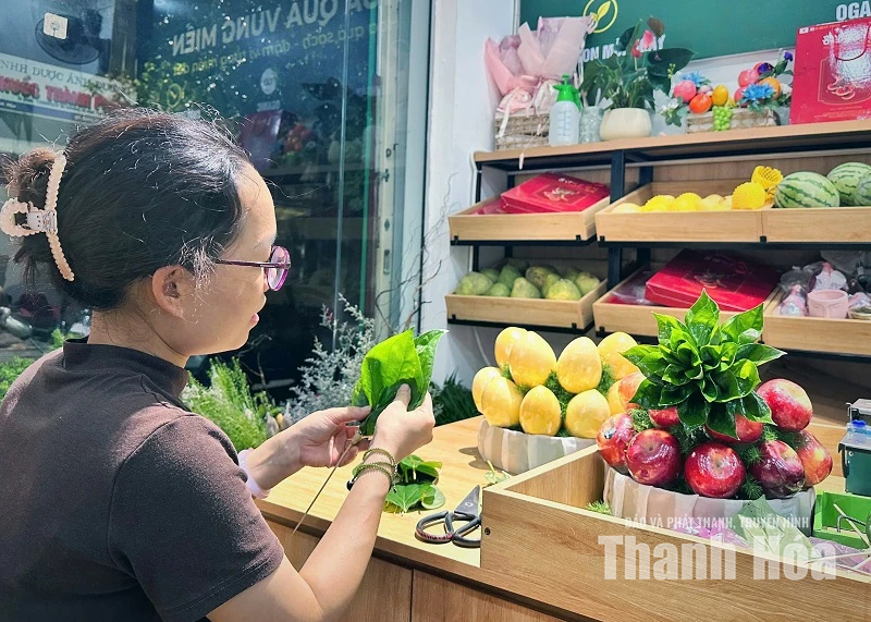 Khéo tay kết trọn tâm thành
