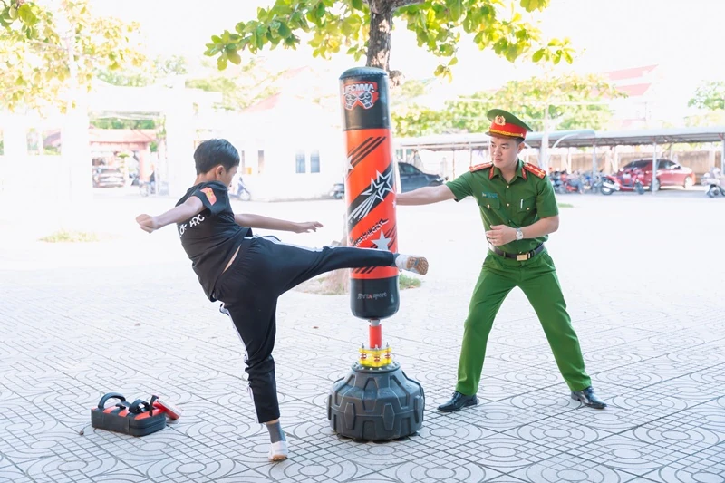 Người cán bộ Công an gần dân, vì dân