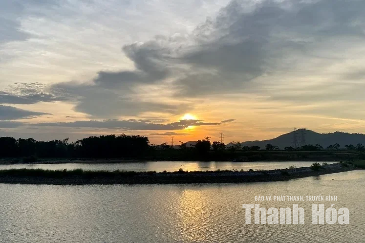 Chiều bên bến sông quê