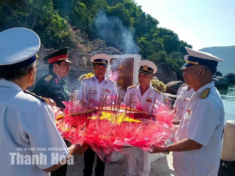 Quê hương thắm sắc cờ sao