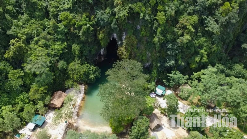 Ẩn mình giữa đại ngàn, hang Quăn níu chân du khách