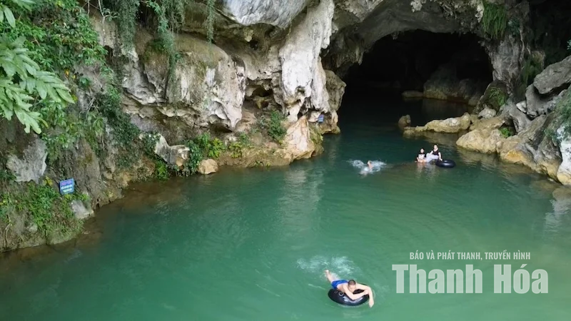 Ẩn mình giữa đại ngàn, hang Quăn níu chân du khách