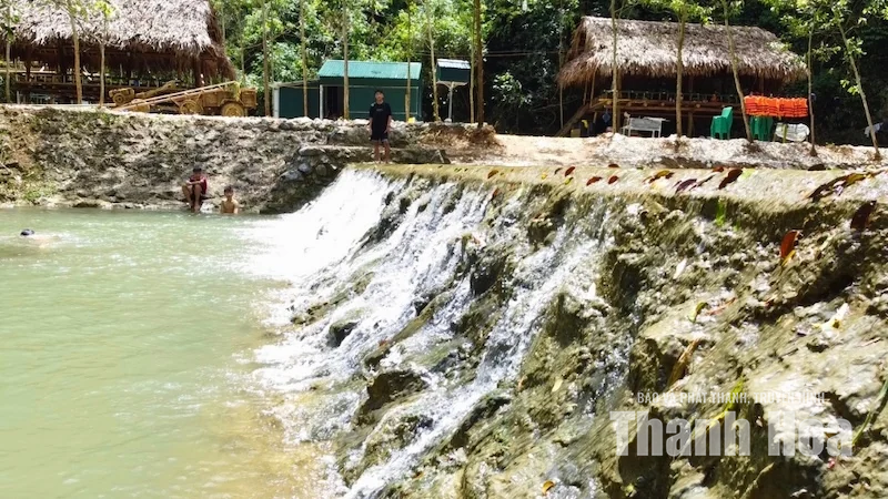 Ẩn mình giữa đại ngàn, hang Quăn níu chân du khách