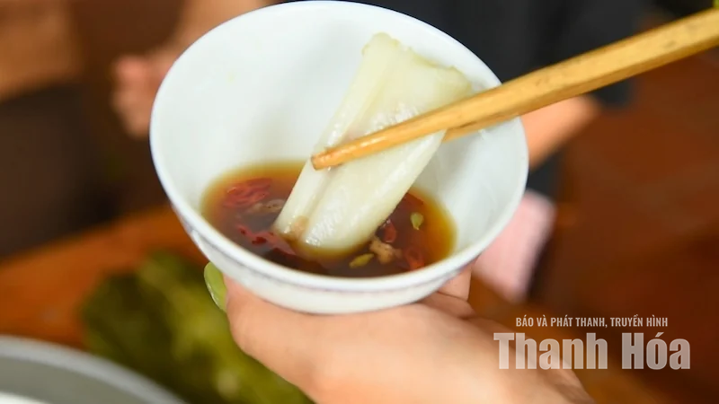 Chiếc bánh lá giữ hồn làng Cổ Tế