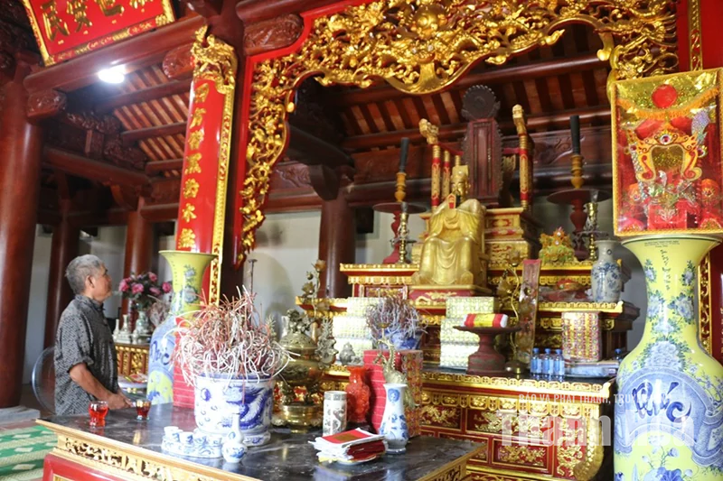 Khai quốc công thần phò ba triều vua
