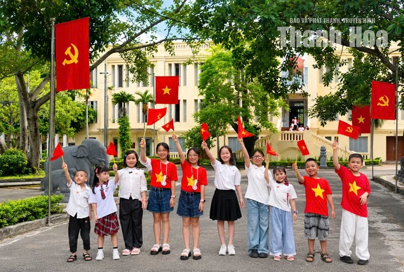 Hoà bình trong mắt em thơ