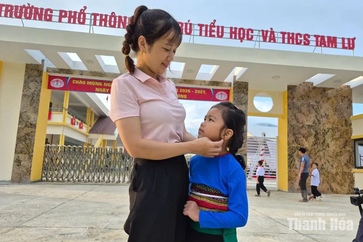 Cô ơi, trường mình đẹp quá!