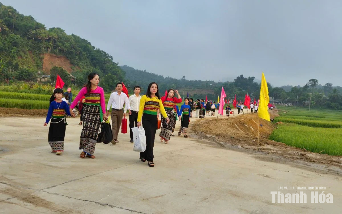 Cô ơi, trường mình đẹp quá!