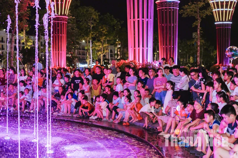Sầm Sơn về đêm: Khi phố biển không ngủ