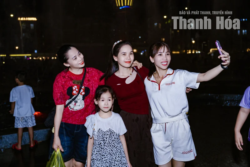 Sầm Sơn về đêm: Khi phố biển không ngủ