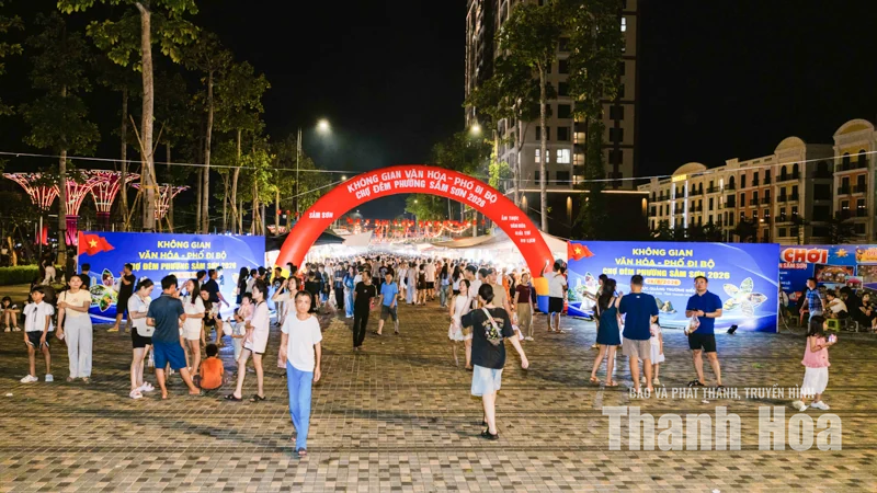 Sầm Sơn về đêm: Khi phố biển không ngủ