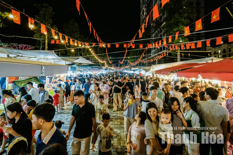 Sầm Sơn về đêm: Khi phố biển không ngủ
