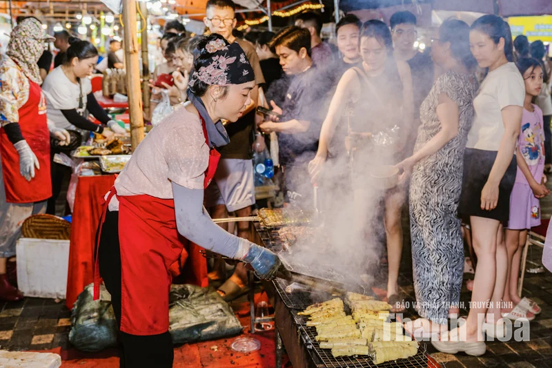 Sầm Sơn về đêm: Khi phố biển không ngủ