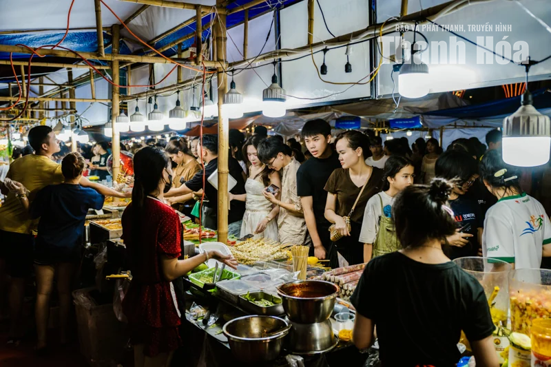 Sầm Sơn về đêm: Khi phố biển không ngủ