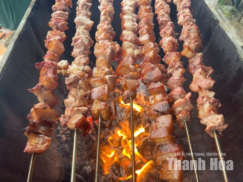Thịt lợn nướng - vị ngon bếp Mường