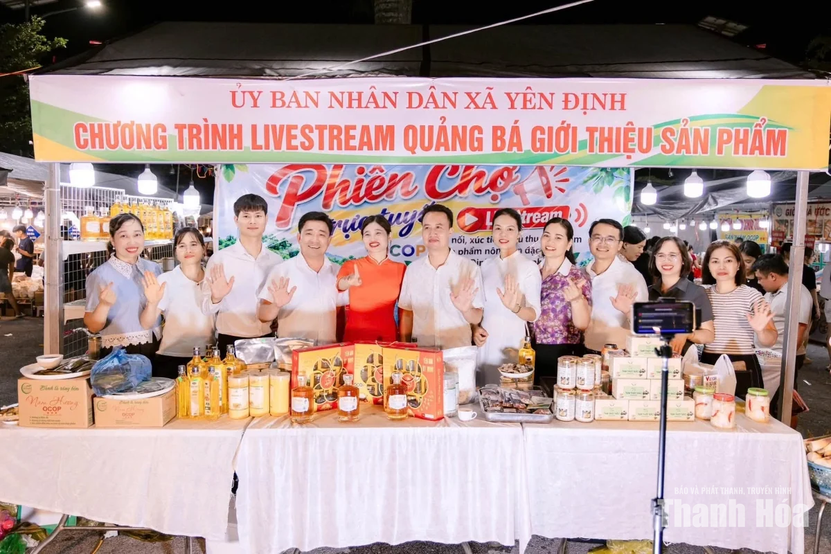 Khi lãnh đạo xã làm streamer...