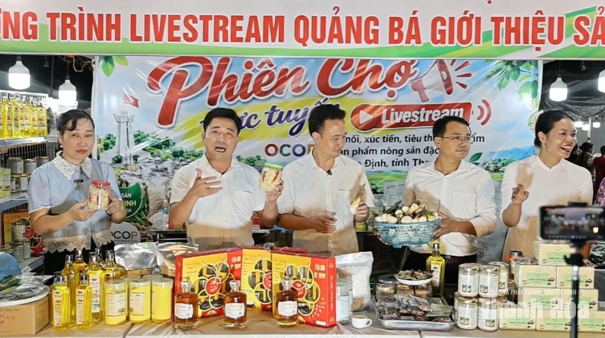 Khi lãnh đạo xã làm streamer...