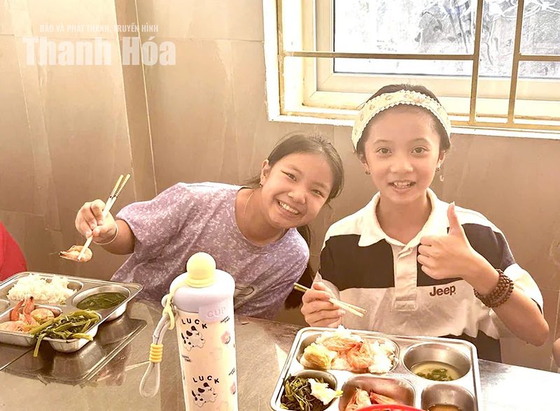 Giữ lửa yêu thương từ những bữa cơm vùng biên