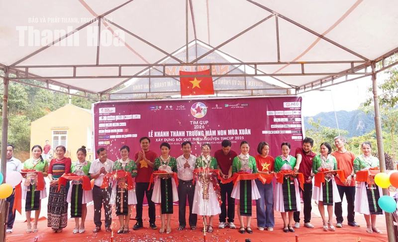 Trường em ở bản Mùa Xuân