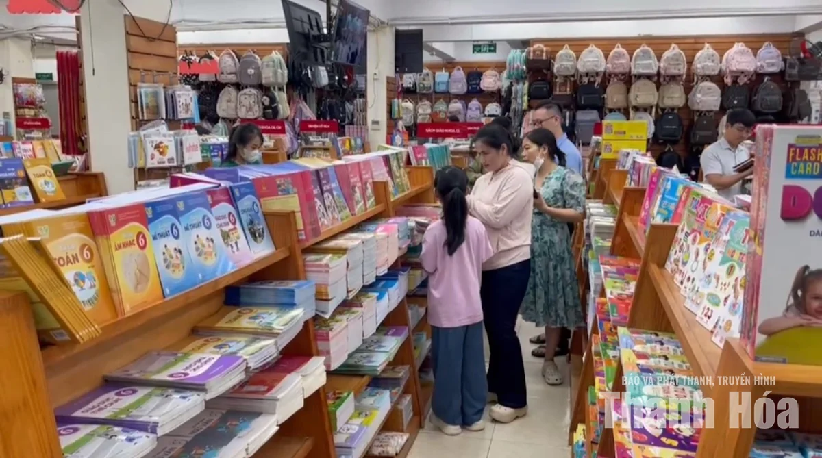 Sau sách giáo khoa, phụ huynh còn lo những khoản nào?