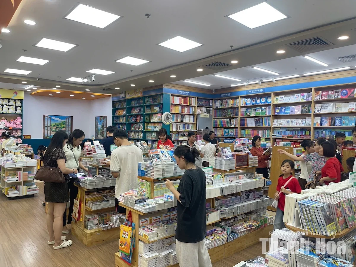 Sau sách giáo khoa, phụ huynh còn lo những khoản nào?